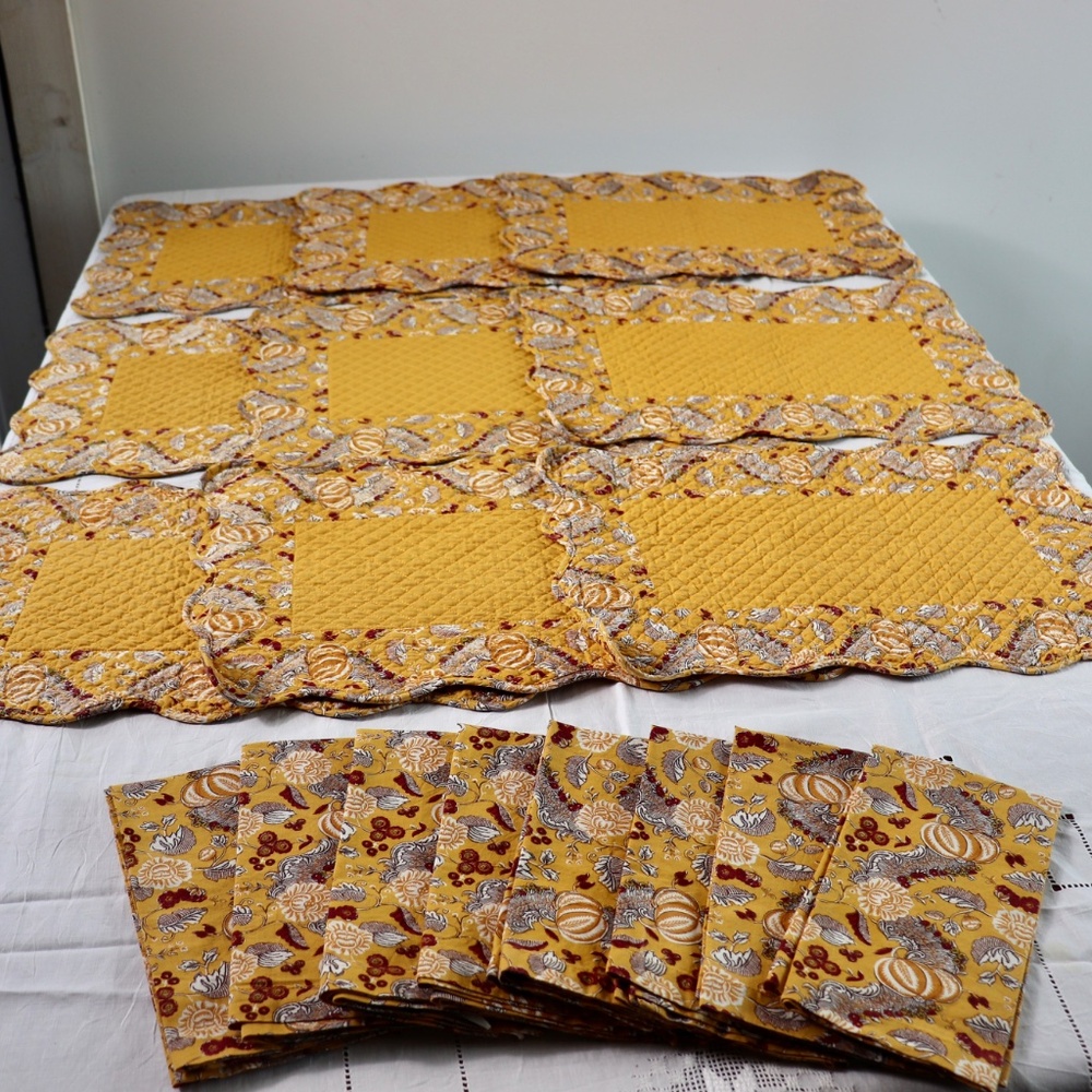 Williams Sonoma Paysanne Placemats, Napkins and Table Runner